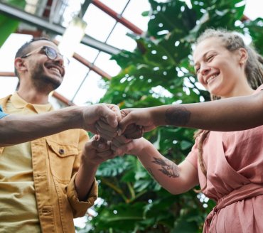 De lo Material a lo Humano: Cómo la Donación Fomenta una Sociedad más Empática y Justa